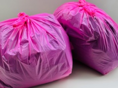 Weszły fioletowe worki na odpady. Odbiór trzeba zgłosić 3 dni wcześniej