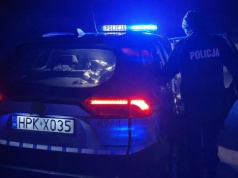 Leżał na drodze w środku nocy. Sekundy mogły zdecydować o życiu 48-latka