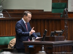 Sejm – exposé. Sikorski o zadaniach polskiej polityki zagranicznej w 2026 r. „Sytuacja jest poważna”