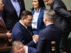 Koalicja obroniła ministra Krajewskiego. 