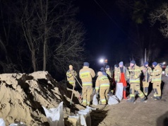 Rzeka wystąpiła z koryta. Akcja służb na Mazowszu, przyjechał minister