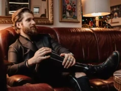 Adam Kalinowski zaśpiewa przeboje zespołu The Beatles w Jazz Club Muzeum w Jaworznie