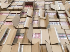 Ukrywali w magazynie prawie dwa mln sztuk papierosów bez akcyzy. Zostali zatrzymani