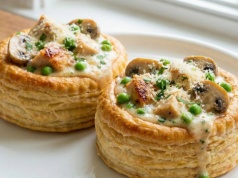 Kulinarny "lot na wietrze", czyli francuskie vol-au-vent z delikatnym kurczakiem