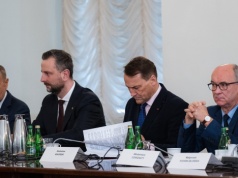 Kwartał marszałka. Czarzasty wstał z kolan, a lewica i prawica tańczą, jak im zagra