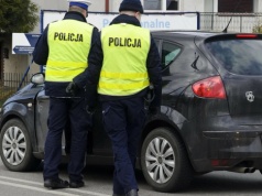 Policja zagląda do bagażnika. Sypią się mandaty do 500 zł