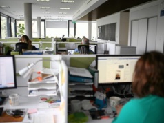 Gigant zwalnia niemal połowę pracowników. Akcje wystrzeliły. "Nowy sposób pracy"