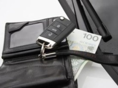 Kupił auto z salonu. Było używane. Teraz mówi o przestępstwie