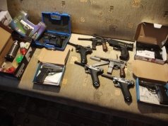 Arsenał broni w mieszkaniu 81-latka