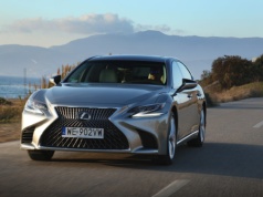 Manualna skrzynia w elektryku i brak kolumny kierowniczej? Lexus RZ udowadnia, że to ma sens