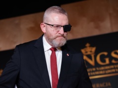 Jest wniosek o uchylenie immunitetu Grzegorza Brauna. "Zaprzeczanie zbrodniom nazistowskim"