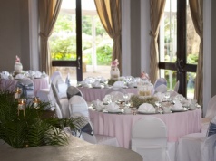 Ceny komunii przyprawiają o zawrót głowy. "Talerz 250 zł, alba 270 zł, fotograf w kościele 135 zł"