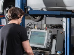 Problemy Tesli na stacjach diagnostycznych. Modele Y i 3 z najgorszymi notami w Europie