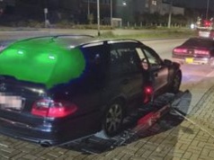 Zielone światło za szybą auta. Nowy sygnał może wejść w życie