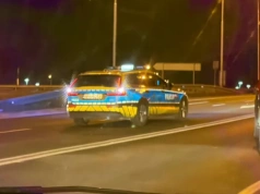 Dwie osoby ranne w wypadku na węźle Bielany. Potężne utrudnienia