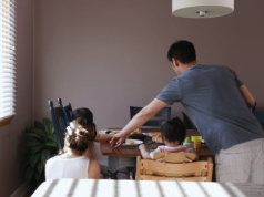 Rodzice zmienili zasady i dzieci wreszcie chcą pomagać. Ten system jest genialny w swojej prostocie