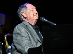 Neil Sedaka trafił do szpitala. Legendę muzyki pop zabrała karetka