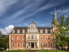 Pałac otoczony malowniczym parkiem. Zaledwie 20 minut od centrum Wrocławia