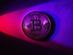 Geopolityczny wstrząs uderza w kryptowaluty. Bitcoin traci miliardy w kilka godzin