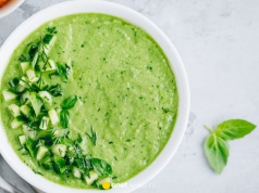 Nie ma lepszej zupy na stany zapalne w organizmie. Dietetyk: dodaj na końcu