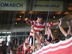 Podpisy pod referendum przy stadionie Cracovii. Organizatorzy mówią o ok. 2 tys. deklaracji od kibiców „Pasów”