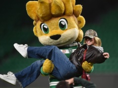 Sydney Sweeney nagle pojawiła się na meczu. Pokazała umiejętności piłkarskie