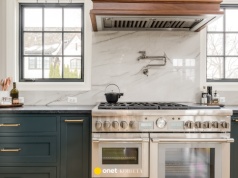 Na Instagramie wszyscy chwalą się taką kuchnią. Ekspertka: to najbardziej zbędna rzecz