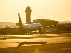 LOT: rejsy do Dubaju i Izraela na razie wstrzymane