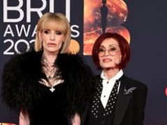 Powoli trudno je rozpoznać! Sharon i Kelly Osbourne na Brit Awards 2026