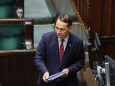 Sikorski o ataku na Iran: Polska miała pewną wiedzę uprzedzającą