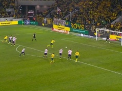 Kontrowersyjny rzut karny! Szalona końcówka rozstrzygnęła Śląski Klasyk