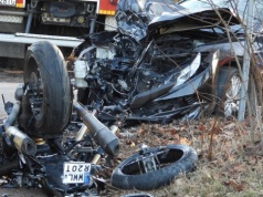 Przerażający wypadek w Karolewie. Nie żyje motocyklista