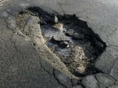 Co zrobić jak wpadniesz w dziurę i uszkodzisz swój pojazd?