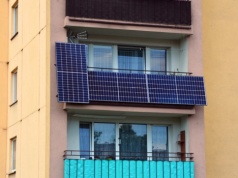 Fotowoltaika na balkonie. Miał zgodę sąsiadów, sąd nakazał demontaż
