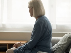 Ten popularny nawyk sprzyja rozwojowi demencji. Robi tak aż 30 proc. z nas