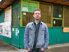 Handel i kultura pod jednym dachem. Nowa odsłona kiosku na Sarnim Stoku