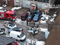 Pożar podgrzewanego fotela kierowcy w elektrycznym Smarcie. W akcji 5 zastępów straży pożarnej