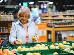 Chemiczny koktajl na talerzach – w owocach wykryto pestycydy