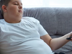 Dzieciństwo pod presją. Związek stresujących przeżyć z nadwagą u młodzieży