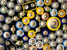 Przełom w bateriach. Obecność wody podwaja ich moc
