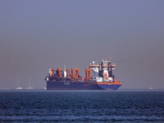 OPEC+ podnosi wydobycie, choć napięcia w Ormuzie grożą światowym rynkom ropy