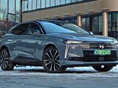 DS No4 E-Tense to oryginalny kompakt, ale w trasie daleko nim nie zajedziesz