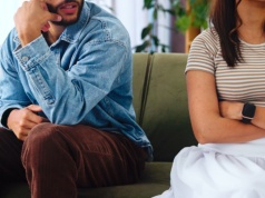 Kacper wrócił po latach do licealnej miłości. Żałuje, bo powiedział jej o sobie za dużo