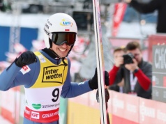 Piotr Żyła w czołowej “10”. Dominacja Domena Prevca