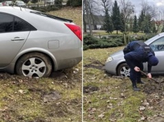 Rakoniewice: 78-latek ugrzązł w błocie. Policjanci pomogli mu wrócić do domu