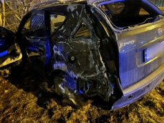 Kia uderzyła w słup, zatrzymała się w zaroślach. Obywatel Ukrainy trzeźwieje w policyjnej celi