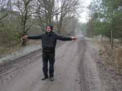 Wyjechał w pole i stanął naprzeciw czołgu. Rolnik: „To się źle skończy”