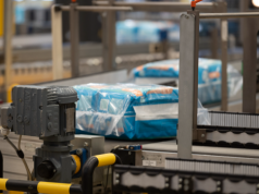 Znane marki znikają z półek? Gigant handlowy twardo negocjuje z Procter & Gamble