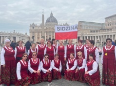 Gospodynie z Sidziny na Anioł Pański z Papieżem