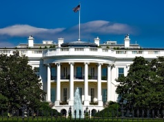 Nowe władze Iranu chcą rozmawiać z USA. Trump: Dobrze, ale póki co atakujemy